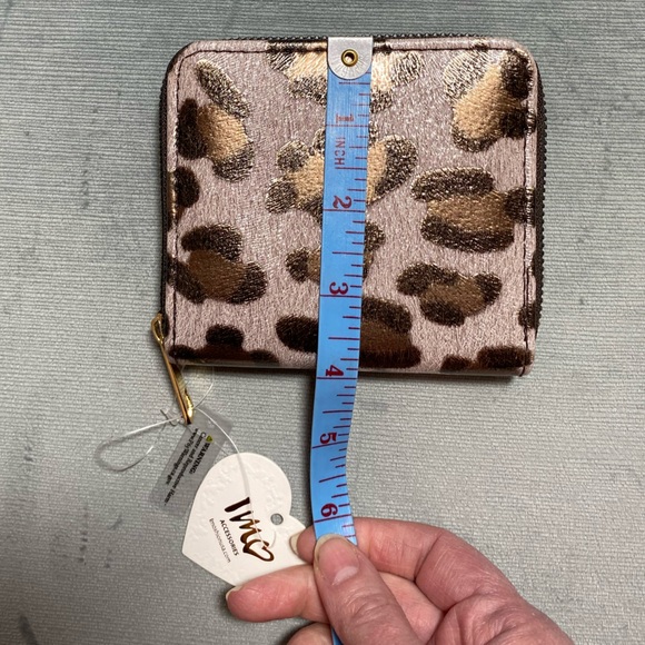 NWT leopard print designer look wallet 4.5“ x 4“ three-quarter round zipperBy,IM - Picture 10 of 10